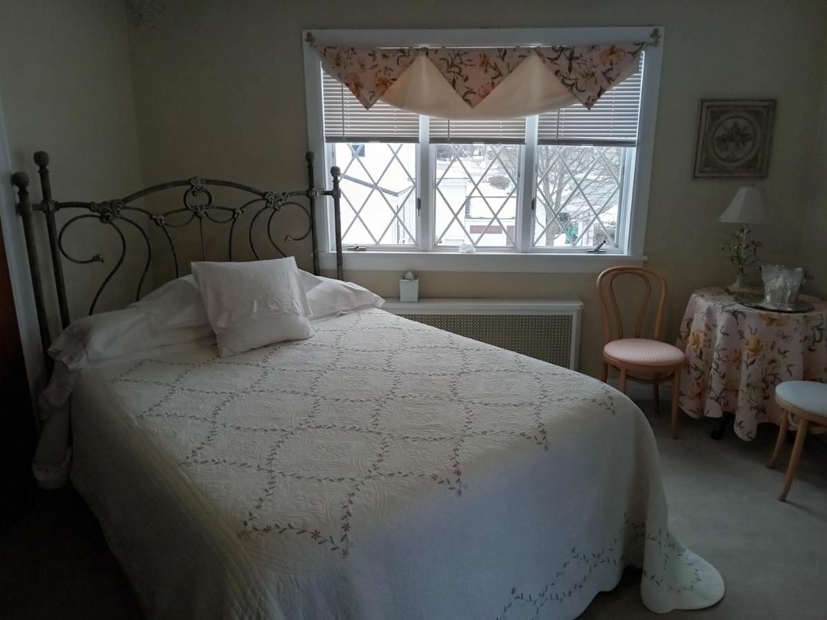 The Guest House At The Regina House Tea Room Moosic Bagian luar foto