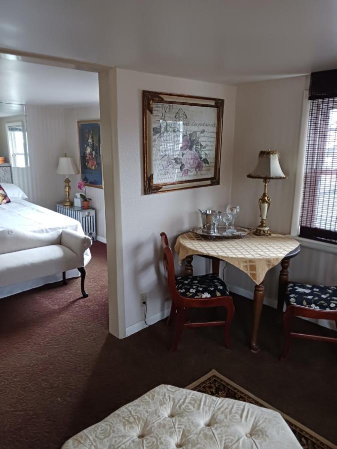 The Guest House At The Regina House Tea Room Moosic Bagian luar foto