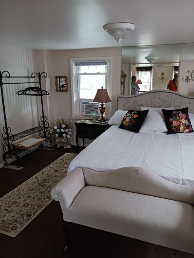 The Guest House At The Regina House Tea Room Moosic Bagian luar foto