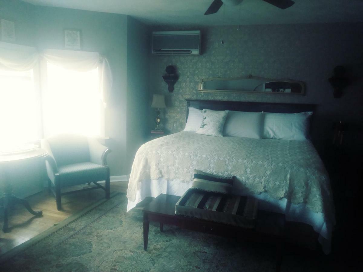 The Guest House At The Regina House Tea Room Moosic Bagian luar foto